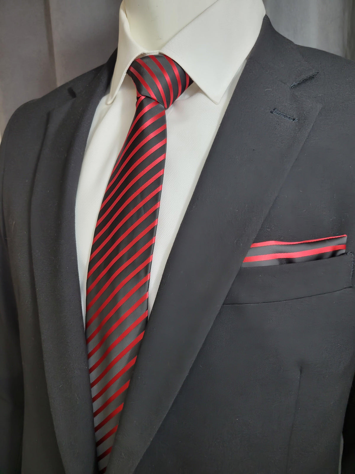 Black and Red Diagonal Necktie and Pocket Square - The Upscale Banker